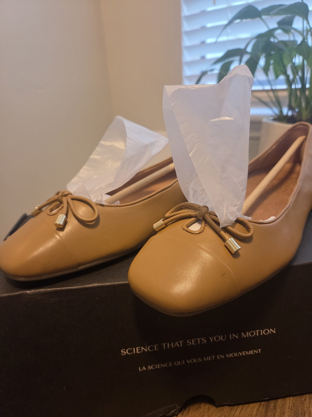 Vionic Women's Camel Bow Ballet Flats